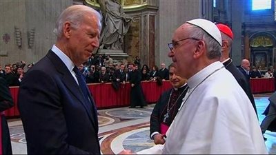 الرئيس الأمريكي يصل الفاتيكان للقاء البابا