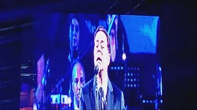 مدحت صالح يشعل حفل 