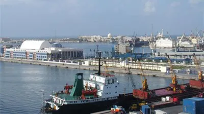 رغم هطول أمطار.. استمرار فتح بوغاز مينائي الإسكندرية والدخيلة 