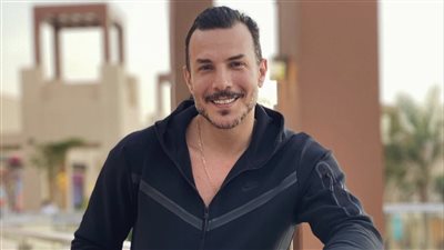 بعذه الطريقة.. باسل الخياط يمازح ابنته 