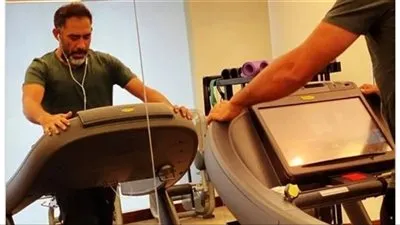 من داخل الجيم.. عمرو مصطفي يستعرض لياقته البدنية