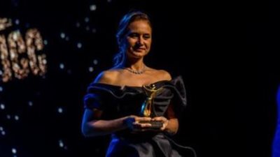 تكريم نيللي كريم من مهرجان 