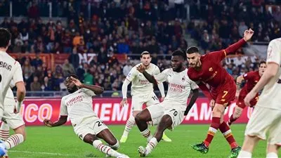 ميلان يتفوق على روما بثنائية في قمة الدوري الإيطالي