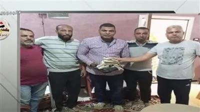 مواطن يعيد 220 ألف جنية عثر عليها في شيكارة لصاحبها (فيديو)