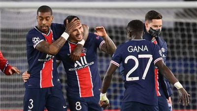 نجم باريس سان جيرمان يقترب من السيدة العجوز