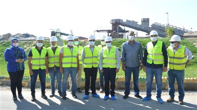 محافظ بورسعيد يتفقد مصنع تدوير القمامة بحى الزهور