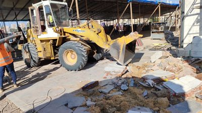 إزالة مخالفات تعيق أعمال تطوير ميدان 