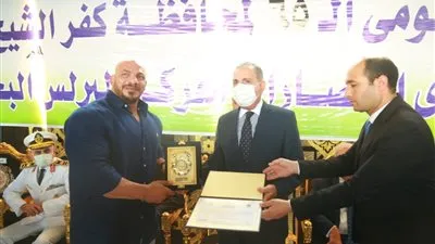 محافظ كفرالشيخ يكرم بيج رامي في فعاليات الاحتفال بالعيد القومي الـ65