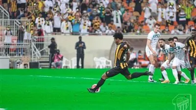 رومارينهو يدخل التاريخ بهدفيه في شباك الفتح