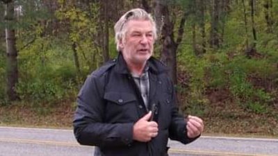 بالدوين يتحدث عن قتله مصورة فيلمه