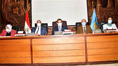 محافظ الغربية يناقش تحديث المخططات الاستراتيجية للمدن والقرى (صور)