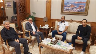 محافظ بورسعيد يلتقي بالمدير الفني للنادي المصري 