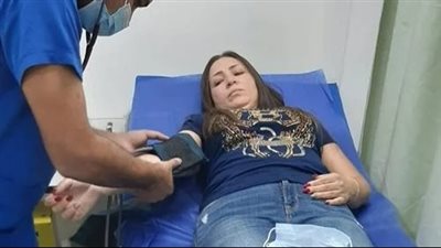 نقل الإعلامية إيمان عز الدين للمستشفى بعد تعرضها لوعكة صحية