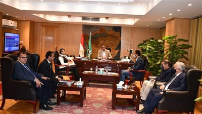 محافظ الفيوم يناقش احتياجات المستشفى العام وآليات تعظيم الموارد الذاتية