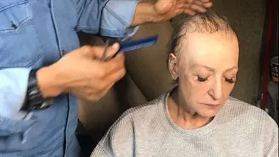 ليلى عز العرب تثير الجدل دون شعر والجمهور: 