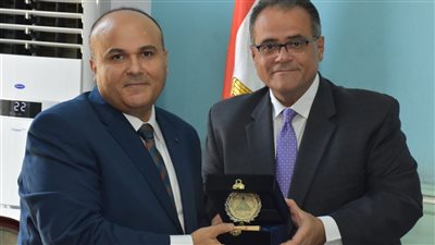 عين شمس: منع دخول الحرم الجامعي لغير الحاصلين على لقاح كورونا الأسبوع المقبل