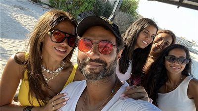 برفقة زوجته.. كريم فهمي بأحدث ظهور له 