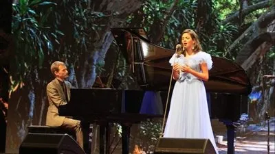 إقبال جماهيري غير مسبوق.. السوبرانو العالمية فاطمة السعيد تلهب سماء المنيل