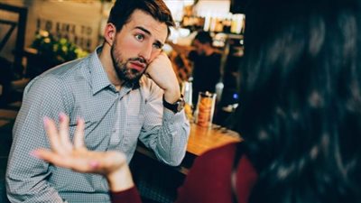 أخصائي علاقات: الرجل الناضج يستطيع التعامل مع المرأة بهدوء للغاية