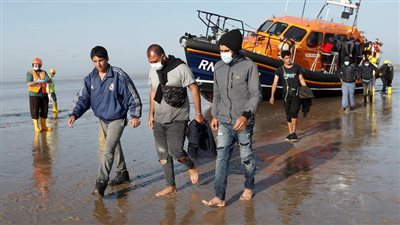 بولندا تحتجز 100 مهاجر حاولوا التسلل إلى أراضيها من بيلاروس