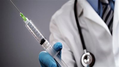 استشاري مناعة يُحذر من خطورة حقنة هتلر للبرد: 