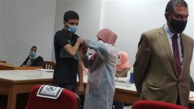 حملات تطعيم مكثفة بجامعة حلوان تزامنا مع قرار مجلس الوزراء بمنع دخول غير الملقحين 