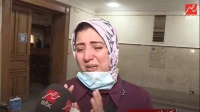 والدة حنين حسام باكيه: عاوزة عدل ربنا.. حرام