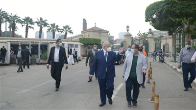 الخشت: انتظام دخول الطلاب المطعمين ضد كورونا بجامعة القاهرة