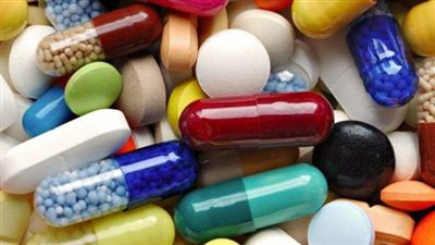 استشاري طب وقائي يُحذر من مخاطر الإفراط في تناول المسكنات (فيديو)