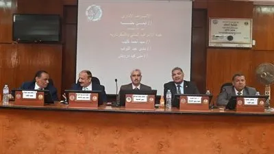 رئيس جامعة الفيوم يفتتح دورة إعداد المعلم الجامعي الـ43 بكلية التربية.. صور