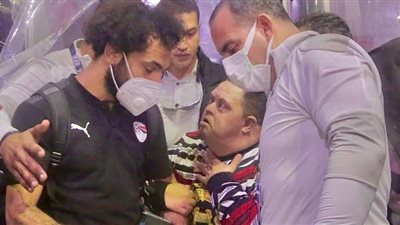 لفتة إنسانية من محمد صلاح تجاه أمح الدولي بعد مباراة مصر والجابون