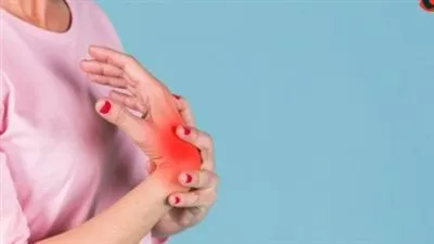 طبيب يحذر: انتبهوا حتى لا يصاب أطفالكم بالتهاب المفاصل (فيديو)