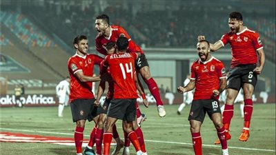 الأهلي ينهي تجديد عقد نجم الفريق