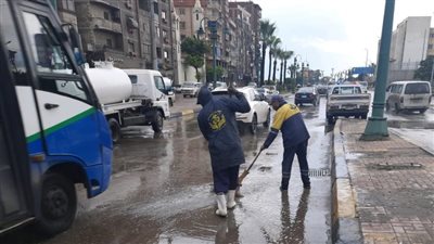 أمطار غزيرة وتقلبات جوية.. الطقس السيئ يكشّر عن أنيابه بالإسكندرية (فيديو وصور)