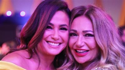 ليلى علوي تهنئ هند صبري بعيد ميلادها