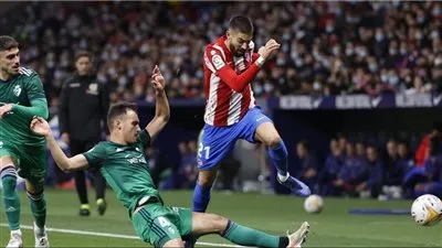 فيليبي يقود أتلتيكو مدريد لتخطي عقبة أوساسونا بالليجا