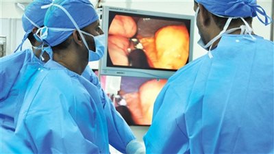 طبيب: هذه شروط إعادة جراحات السمنة واستخدام الدباسة الذكية 