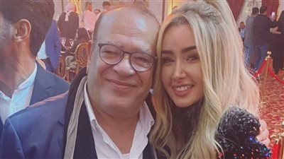 تعليق هنا الزاهد على صورتها مع صلاح عبد الله