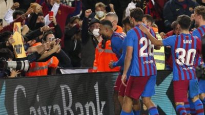 تشافي يعلن قائمة برشلونة لمواجهة بنفيكا في دوري الأبطال 