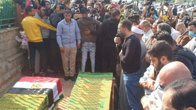 معز مسعود يؤم بالمصلين على جثمان الفنانة سهير البابلي بمسجد الشرطة في الشيخ زايد