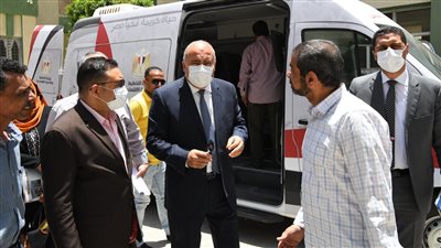 محافظ قنا: بدء العمل بسيارة المركز التكنولوجي المتنقلة ضمن 