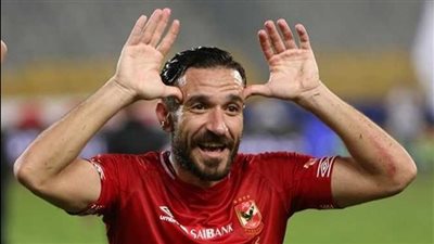 أخر تطورات تجديد عقد علي معلول في الأهلي