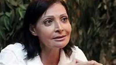 تيسير فهمي في انتظار جثمان شقيقها 