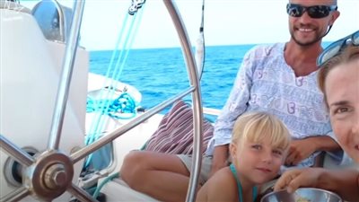 عائلة روسية علقت على متن يخت في عرض البحر بسبب قيود كورونا