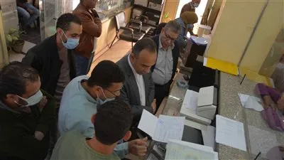 نائب محافظ المنيا يتابع تلقي العاملين للقاح فيروس كورونا المستجد 