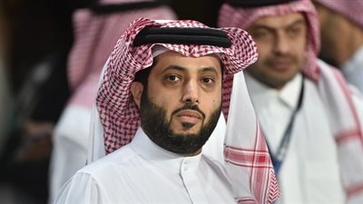 المستشار تركي آل الشيخ يروج لعرض سيرك 