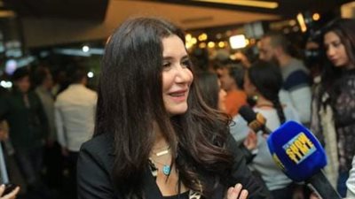 تصفيق حار من الجمهور لغادة عادل بعد عرض أولي مشاهدها في 