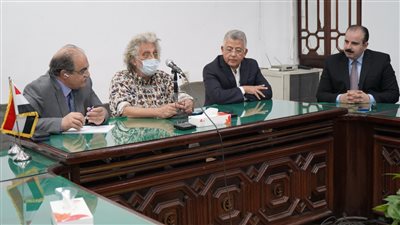 رئيس الاعتماد والرقابة الصحية يبحث معايير اعتماد أعضاء المهن الطبية