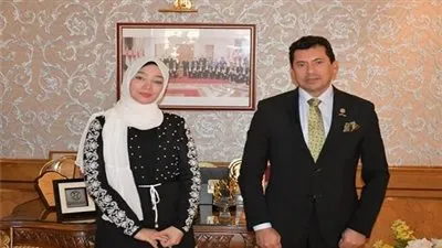 وزير الرياضة يعين زوجة الراحل علاء علي ويخصص معاشا لأبنائها