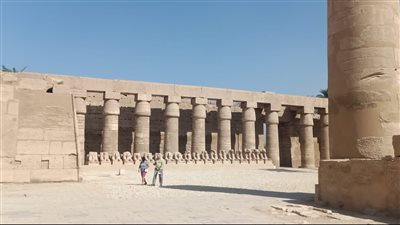 توافد السياح الأجانب تزامنًا مع بدء احتفال افتتاح طريق الكباش